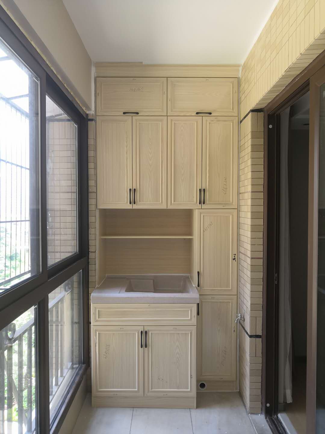 轻奢简美式阳台储物柜设计 – 设计本装修效果图